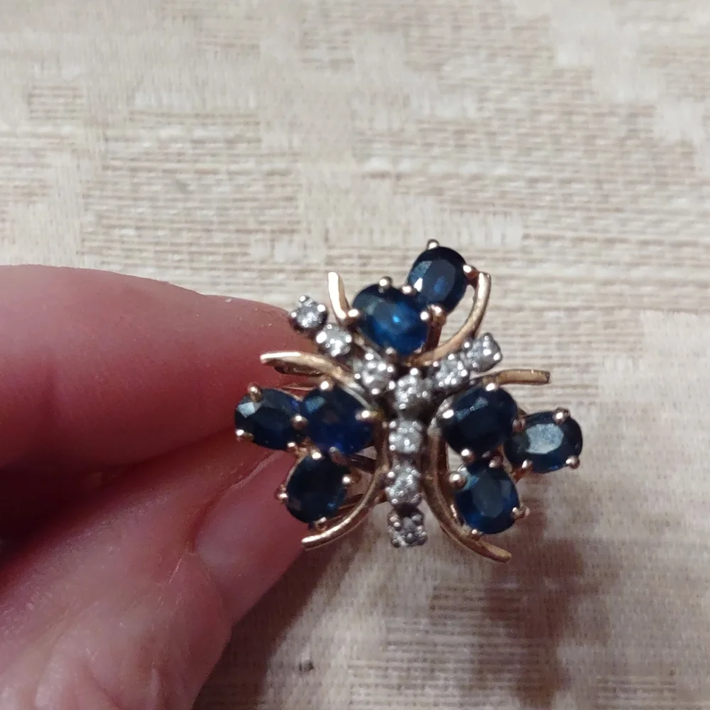 Blue sapphire And diamond ring 14 kt yellow gold